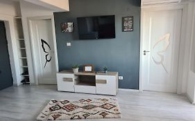 Luxury Mall Q4 Apartments